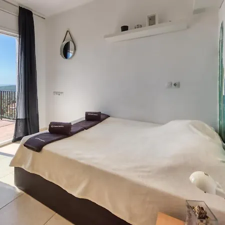 Montbarbat Sleeps 10 Pool Wifi Villa *
